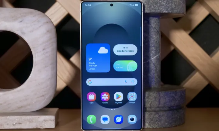 The Samsung Galaxy S25 Ultra's screen.