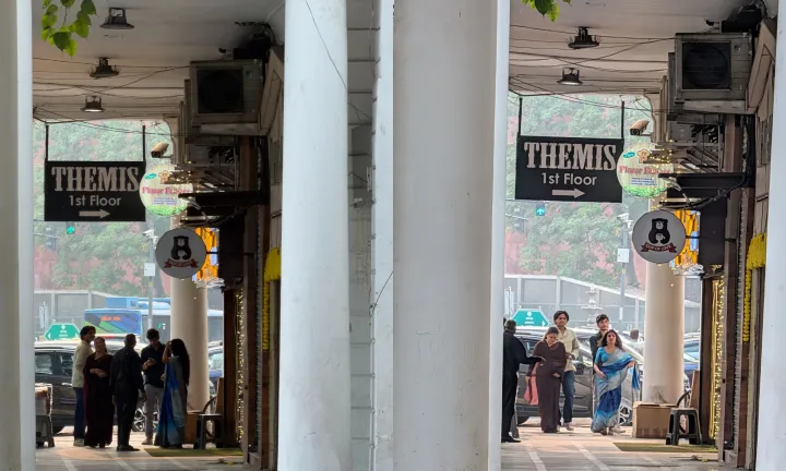 Zoom photography comparison from Google Pixel 10 Pro and iPhone 17 Pro