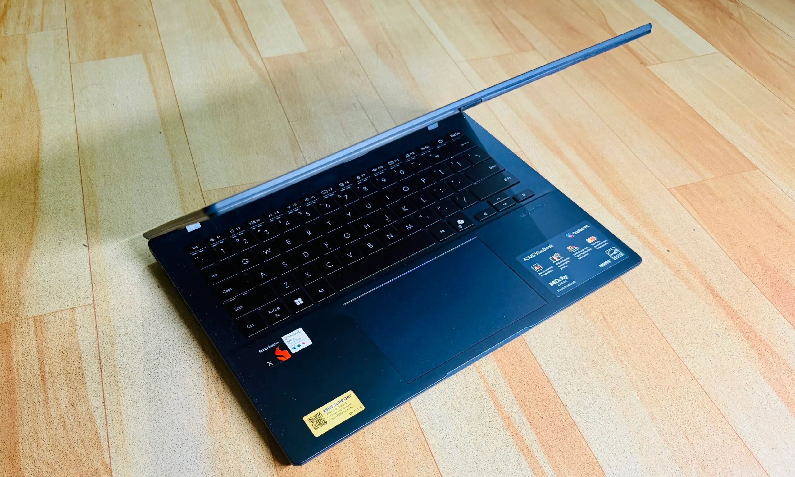 Top lid view of Asus Vivobook 14