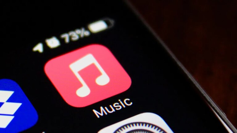 Apple Music Introduces Transparency Tags to Differentiate AI-Generated Music, According to New Report