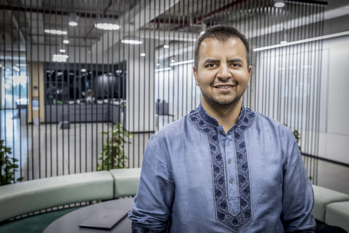 India's Pioneering GenAI Unicorn Transitions to Cloud Services Amidst AI Model Challenges