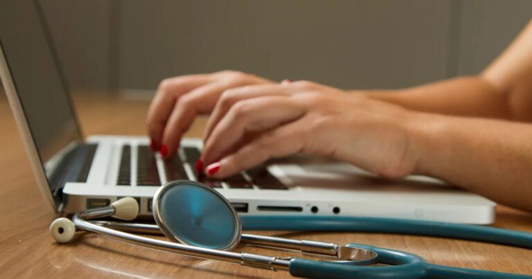 Australian Government Urges Caution for Doctors Using AI Scribing Tools Amid Rising Privacy and Safety Concerns