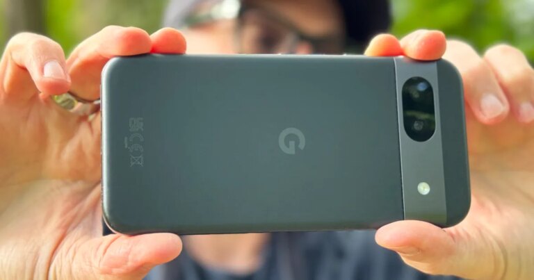 Unlocking AI Features: Why My Old Pixel Outshines Apple's Latest iPhone