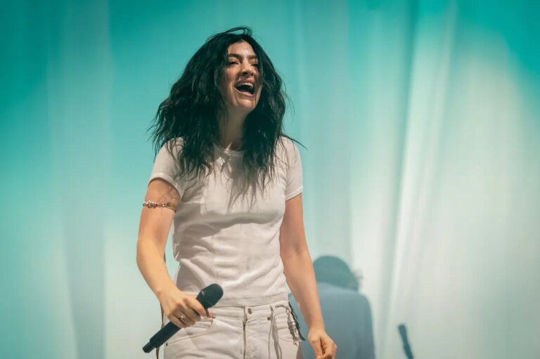 Lorde Critiques AI Glasses: 'Not Sexy' and Missing the Mark