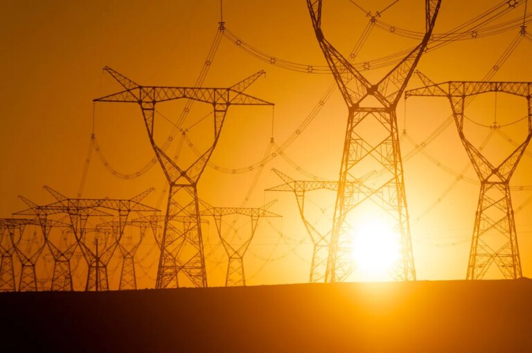 Preventing Blackouts: Temporary Power Cuts for Data Centers on America's Largest Grid