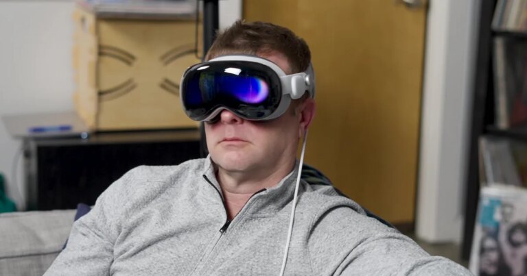 Apple Streamlines Vision Pro Team as Smart Glasses Become a Top Priority